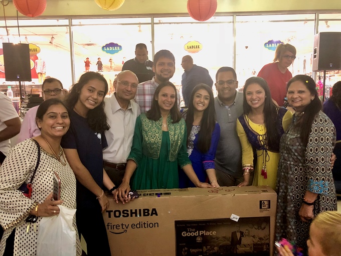 GlobalMela_Raffle w Aggarwal Family_680.JPG